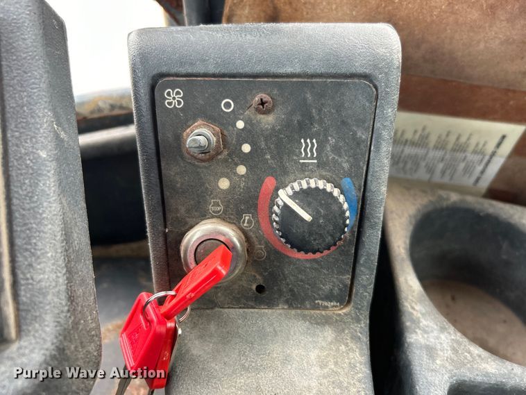 image for item DO1105 2004 John Deere 724J wheel loader