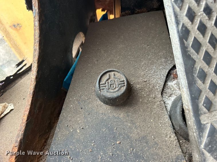 image for item DO1105 2004 John Deere 724J wheel loader