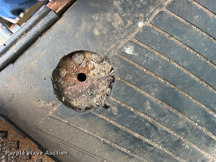 image for item DO1105 2004 John Deere 724J wheel loader