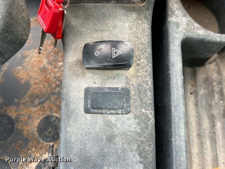 image for item DO1105 2004 John Deere 724J wheel loader