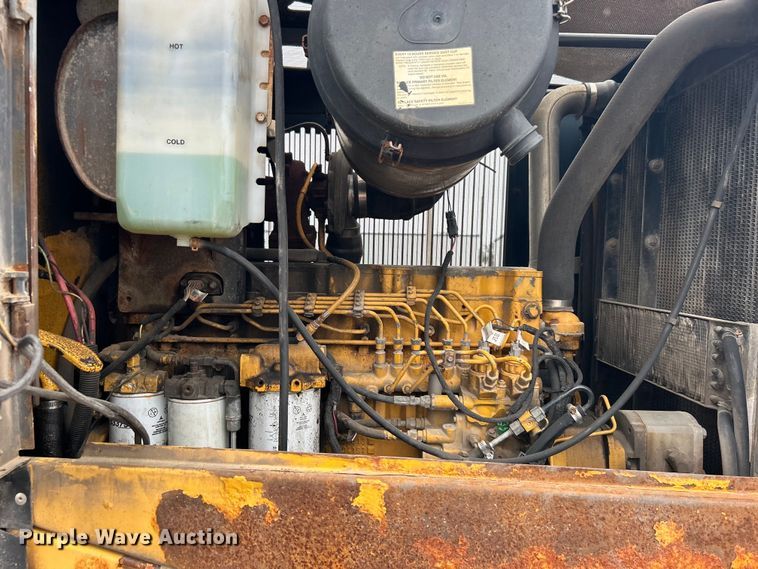 image for item DO1105 2004 John Deere 724J wheel loader