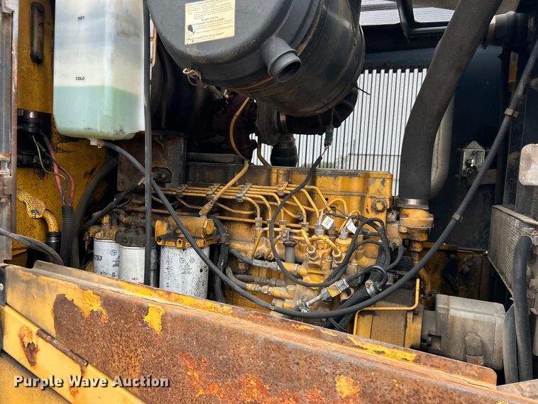 image for item DO1105 2004 John Deere 724J wheel loader