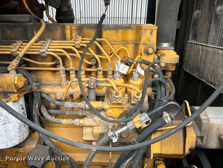 image for item DO1105 2004 John Deere 724J wheel loader