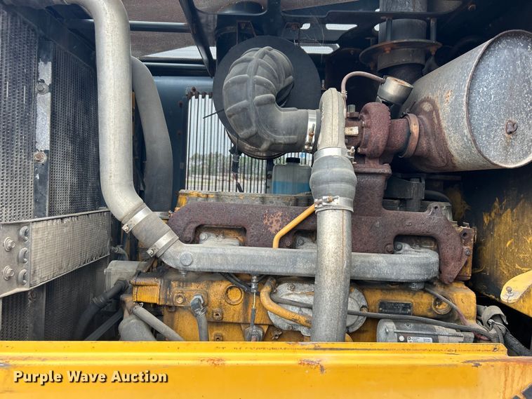 image for item DO1105 2004 John Deere 724J wheel loader