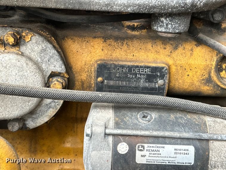 image for item DO1105 2004 John Deere 724J wheel loader