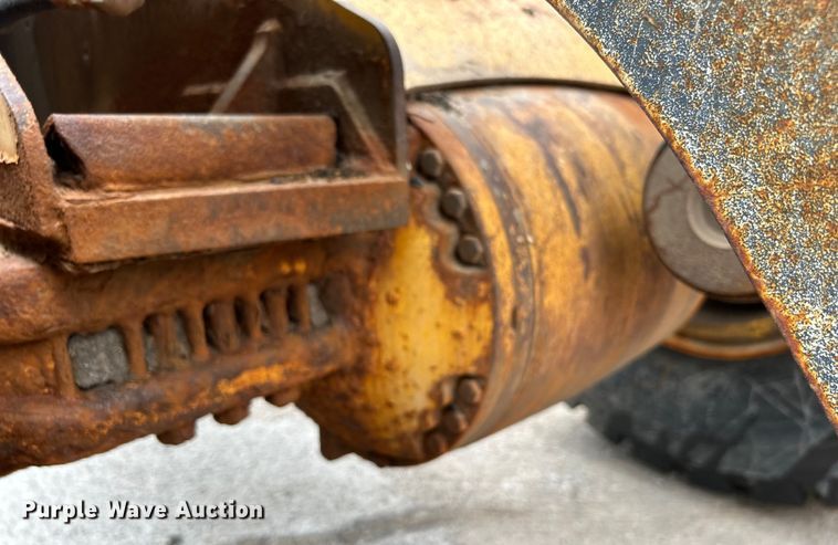 image for item DO1105 2004 John Deere 724J wheel loader