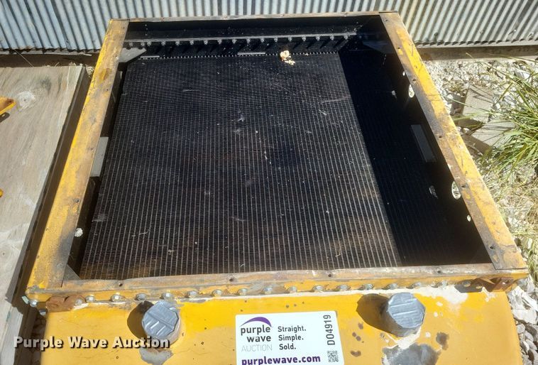 image for item DO4919 Caterpillar  radiator 