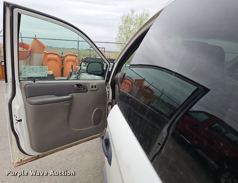 image for item DP0857 2003 Dodge Grand Caravan SE van