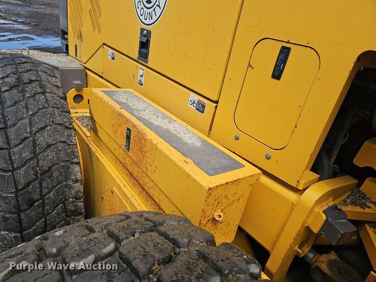 image for item DP0864 2005 Volvo G726B motor grader