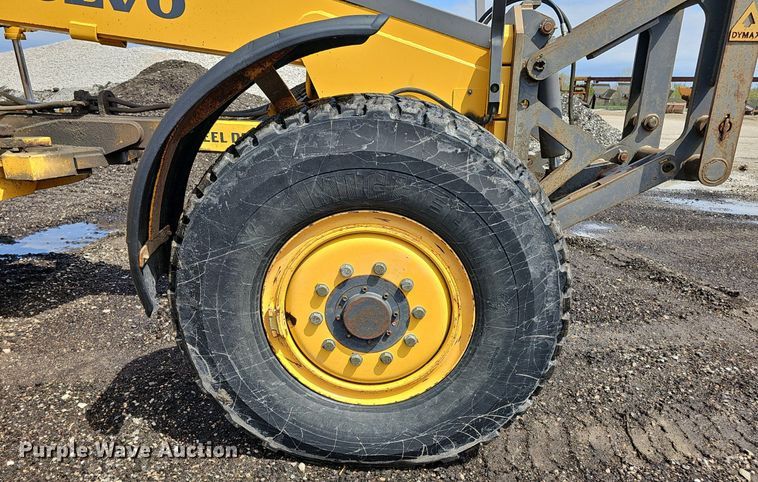 image for item DP0864 2005 Volvo G726B motor grader