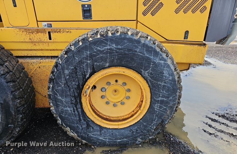 image for item DP0864 2005 Volvo G726B motor grader