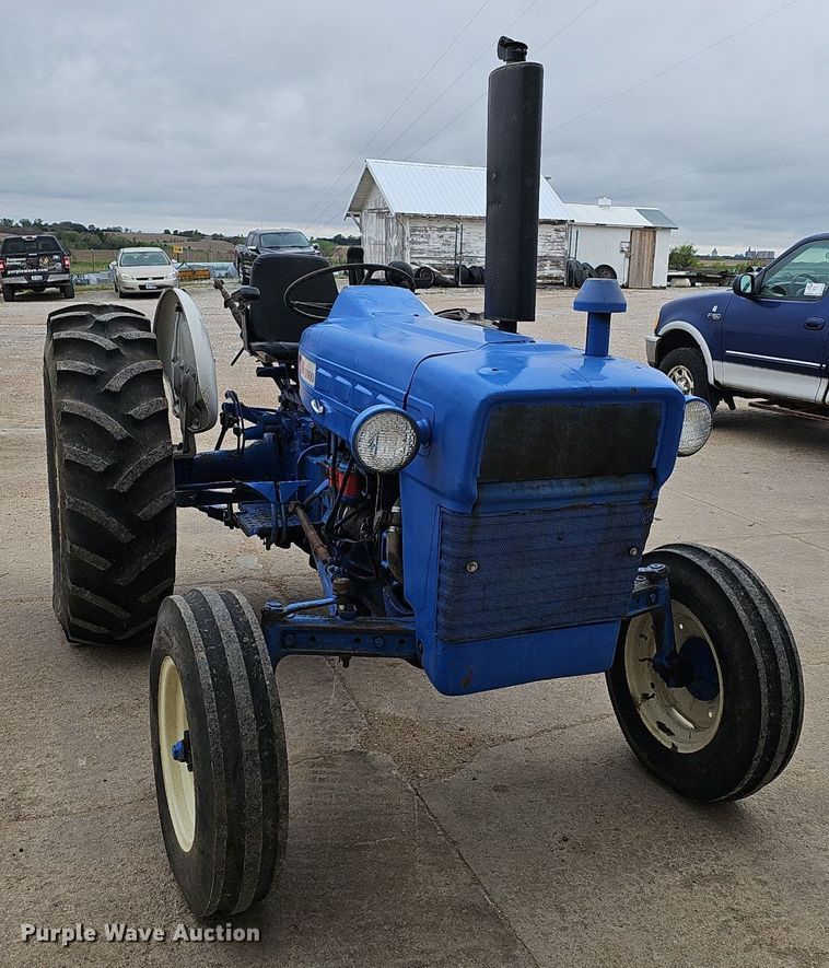 image for item DP0877 1962 Ford 2000 tractor