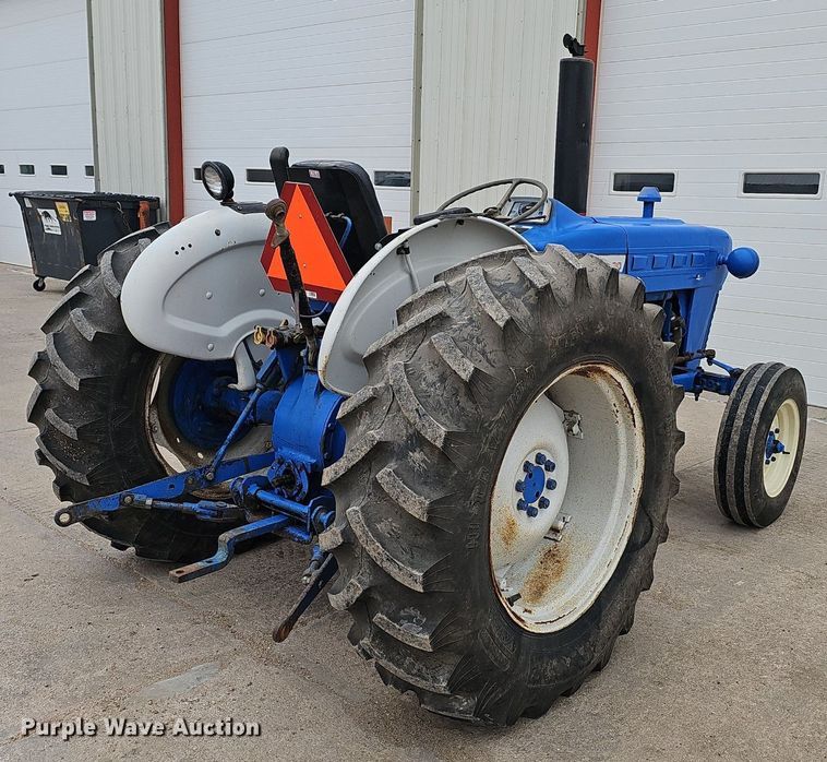 image for item DP0877 1962 Ford 2000 tractor