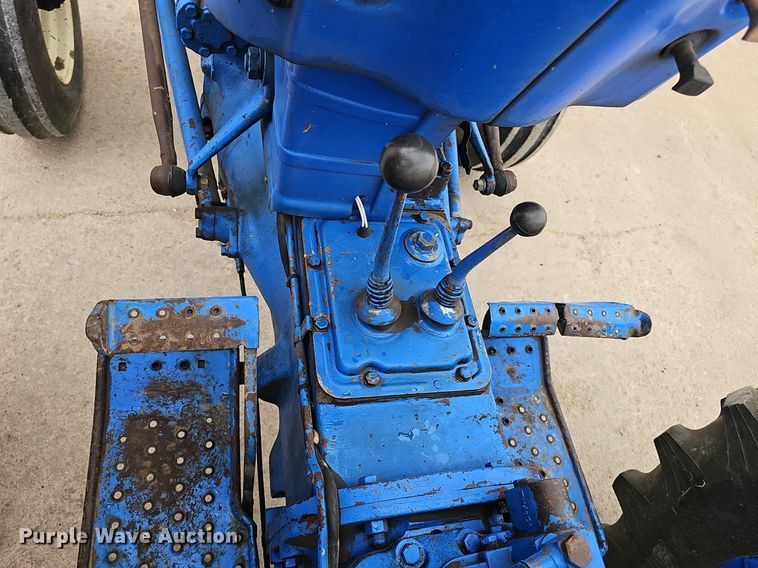 image for item DP0877 1962 Ford 2000 tractor