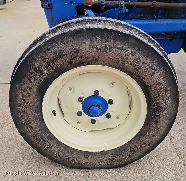 image for item DP0877 1962 Ford 2000 tractor