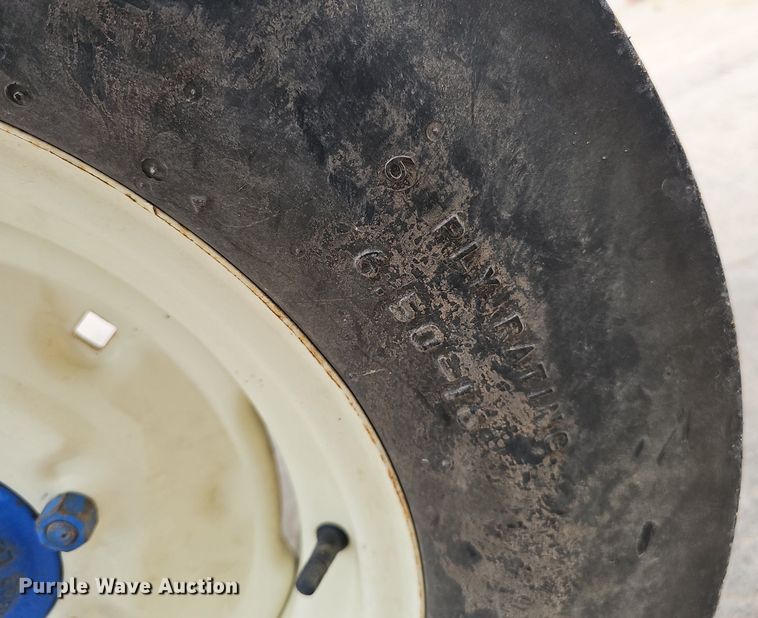 image for item DP0877 1962 Ford 2000 tractor