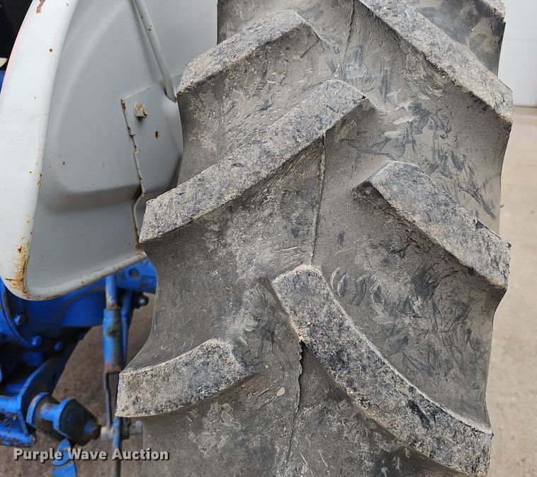 image for item DP0877 1962 Ford 2000 tractor