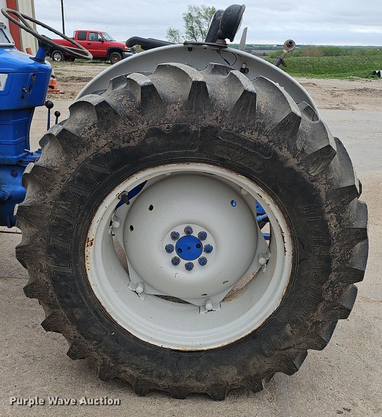 image for item DP0877 1962 Ford 2000 tractor