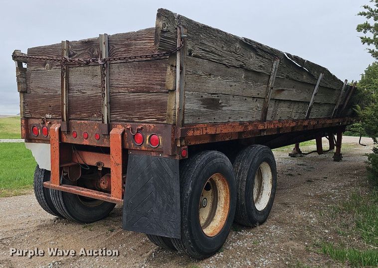image for item DP0884 1981 Aztec flatbed trailer