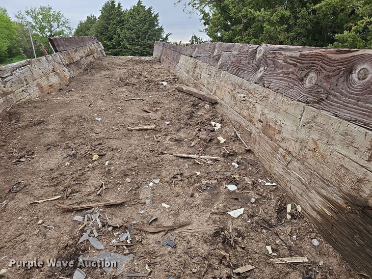 image for item DP0884 1981 Aztec flatbed trailer