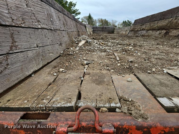 image for item DP0884 1981 Aztec flatbed trailer