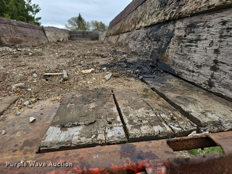 image for item DP0884 1981 Aztec flatbed trailer