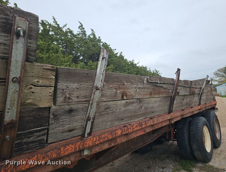 image for item DP0884 1981 Aztec flatbed trailer