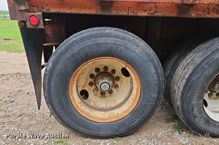 image for item DP0884 1981 Aztec flatbed trailer