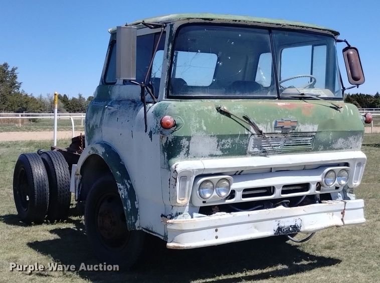 image for item DQ6095 1961 Chevrolet Viking 60 semi truck