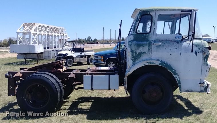 image for item DQ6095 1961 Chevrolet Viking 60 semi truck