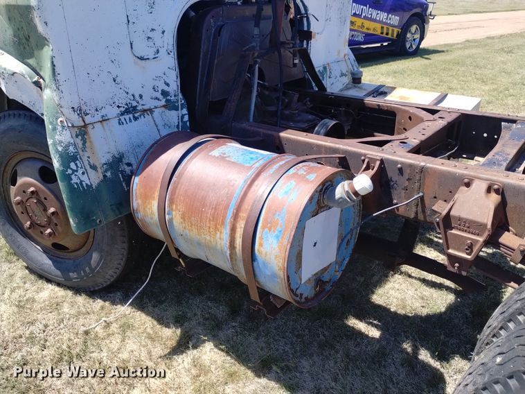 image for item DQ6095 1961 Chevrolet Viking 60 semi truck