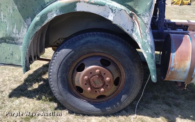 image for item DQ6095 1961 Chevrolet Viking 60 semi truck