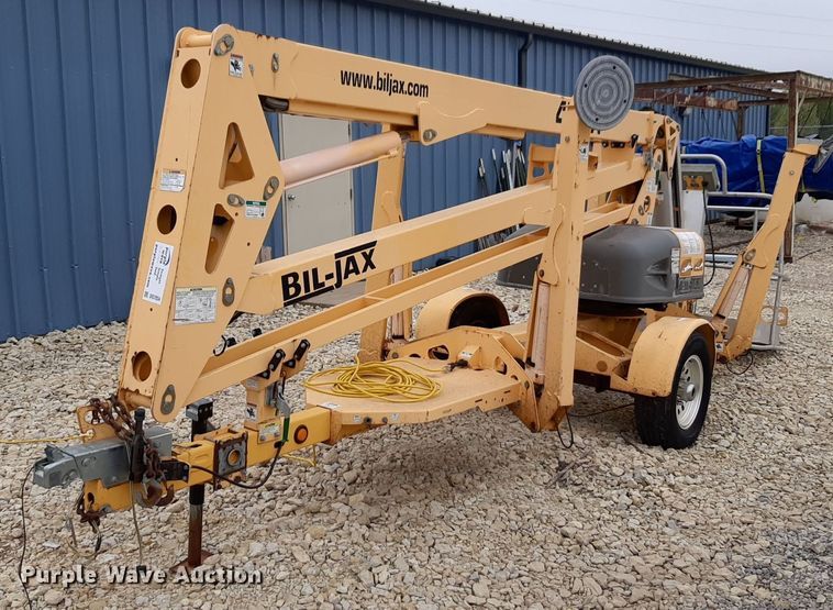 image for item DQ7034 Bil-Jax 4527A boom lift