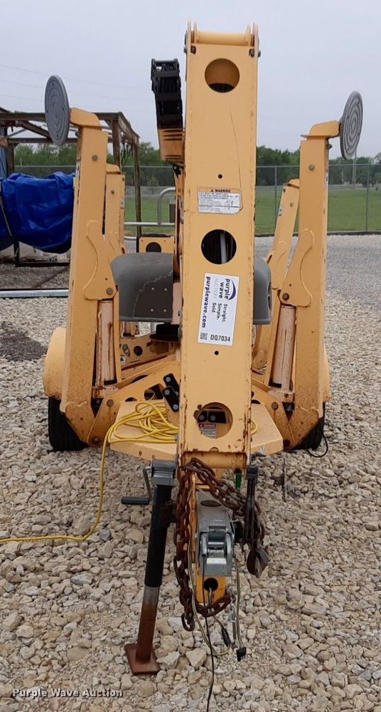 image for item DQ7034 Bil-Jax 4527A boom lift