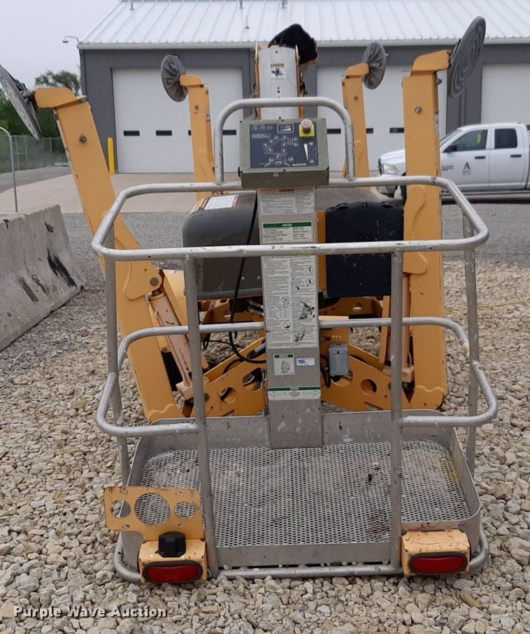 image for item DQ7034 Bil-Jax 4527A boom lift