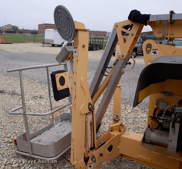 image for item DQ7034 Bil-Jax 4527A boom lift