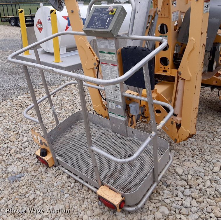 image for item DQ7034 Bil-Jax 4527A boom lift