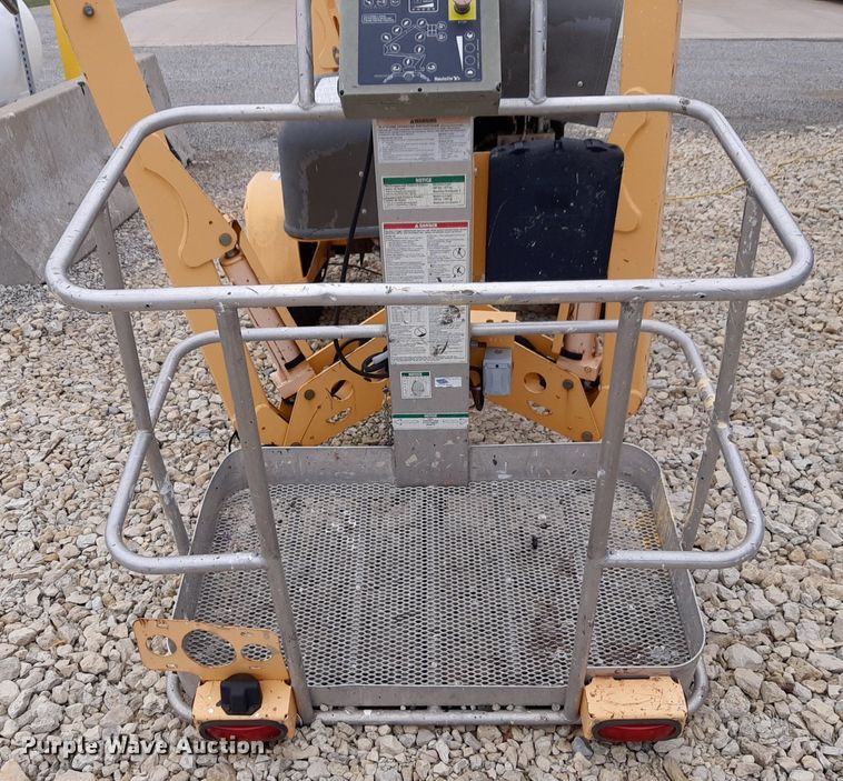 image for item DQ7034 Bil-Jax 4527A boom lift