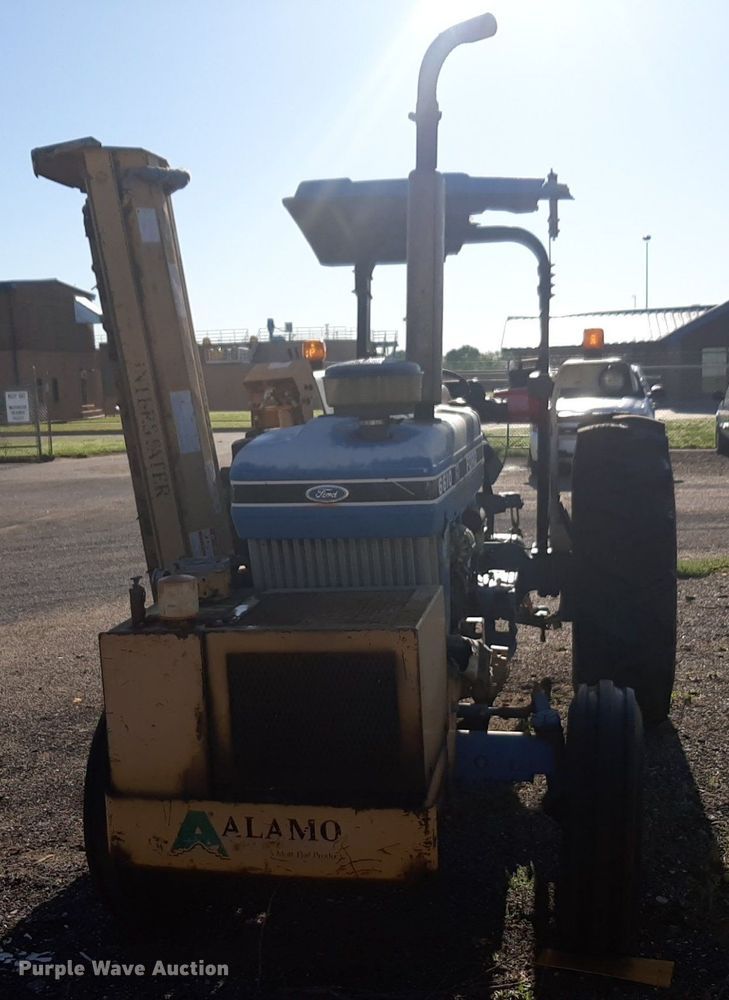image for item DQ7043 1990 Ford 6610 tractor