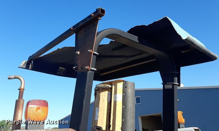 image for item DQ7043 1990 Ford 6610 tractor