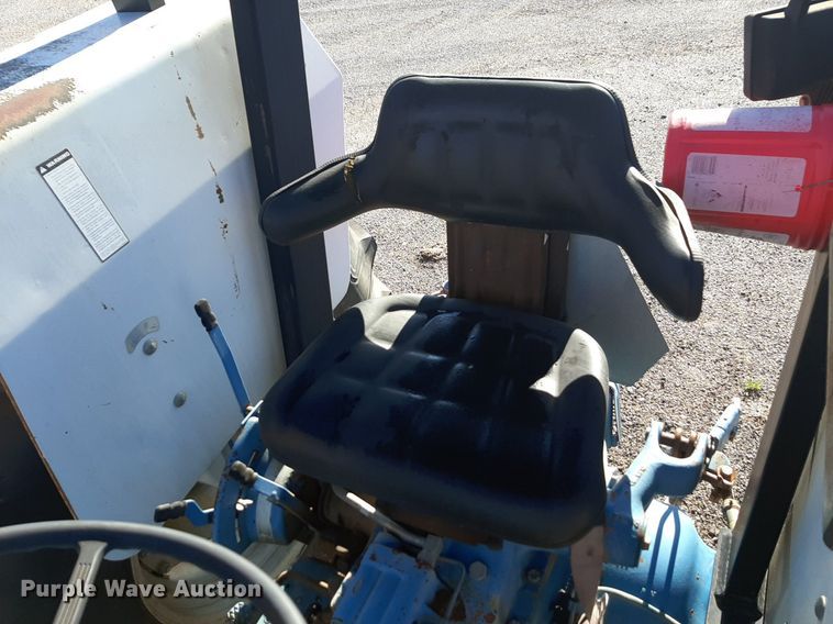 image for item DQ7043 1990 Ford 6610 tractor