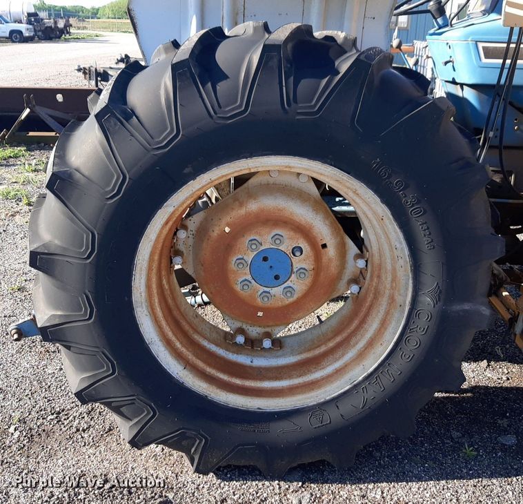 image for item DQ7043 1990 Ford 6610 tractor