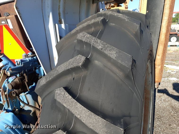 image for item DQ7043 1990 Ford 6610 tractor