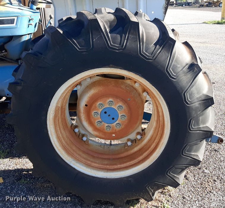 image for item DQ7043 1990 Ford 6610 tractor