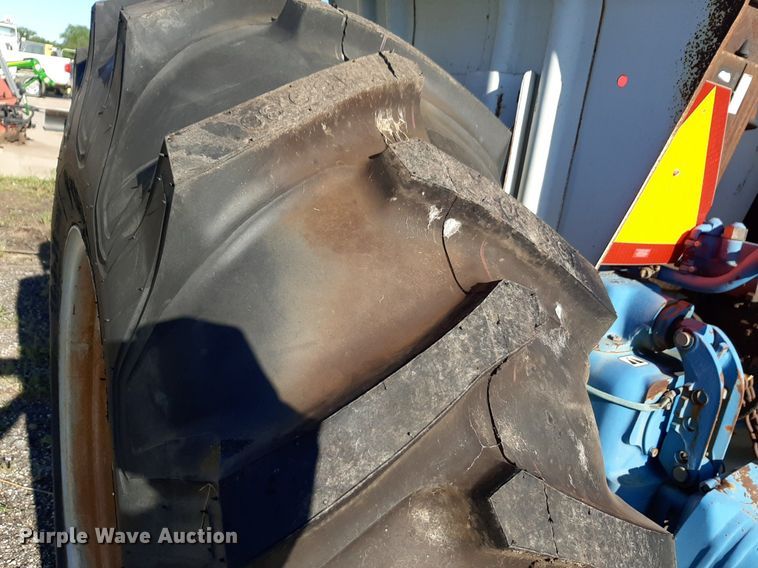 image for item DQ7043 1990 Ford 6610 tractor