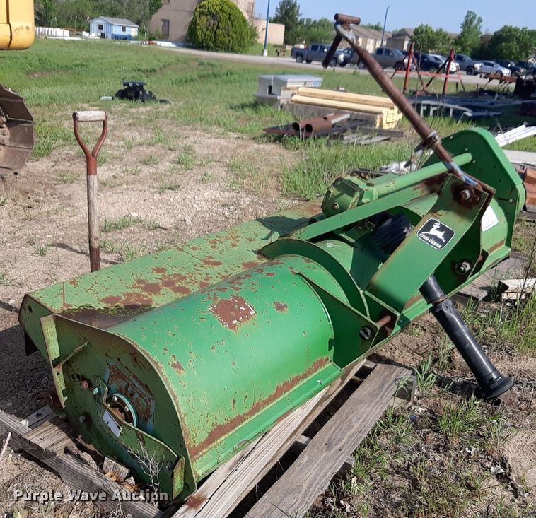 image for item DQ7047 John Deere 390 flail mower