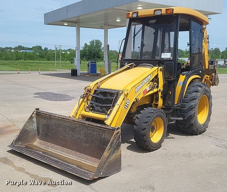 image for item DR4764 2004 John Deere 110 backhoe