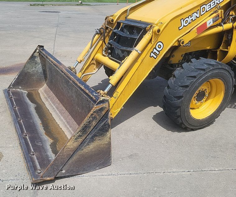 image for item DR4764 2004 John Deere 110 backhoe
