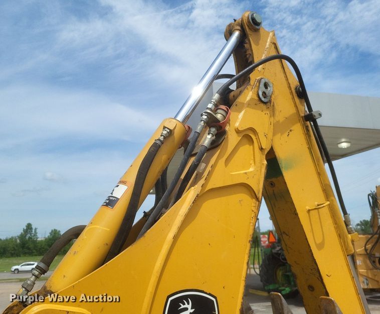 image for item DR4764 2004 John Deere 110 backhoe
