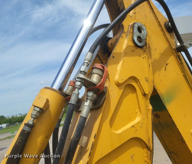 image for item DR4764 2004 John Deere 110 backhoe